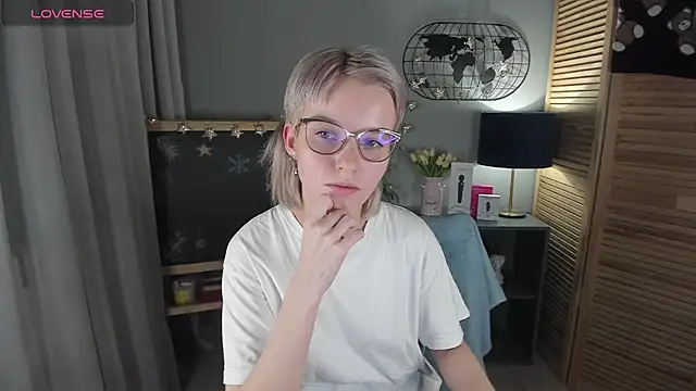 Madelaineses's cam snapshot