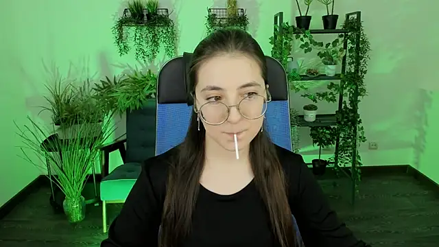 VirtuallVoyant live sex cam