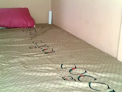 Cutenique's cam snapshot