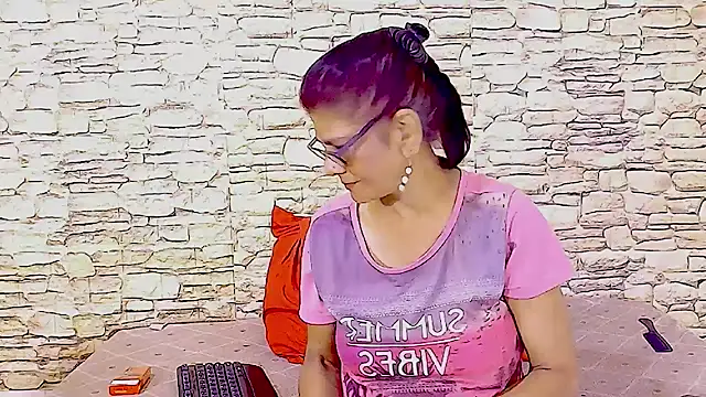 IndianAllure live sex cam