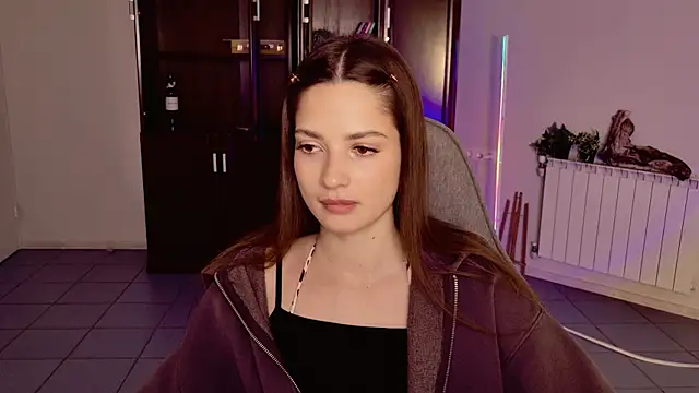 KiraVair live sex cam