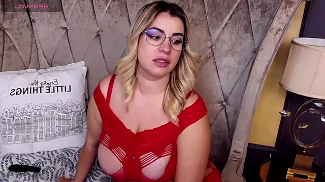BustyGizelle live sex cam