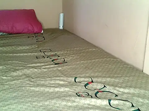 Cutenique's cam snapshot