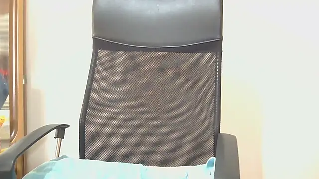 sluttylaura21's cam snapshot