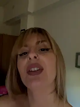 Sexy_Bulgarian_woman live sex cam