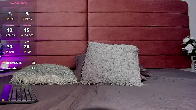 LittleVaale live sex cam