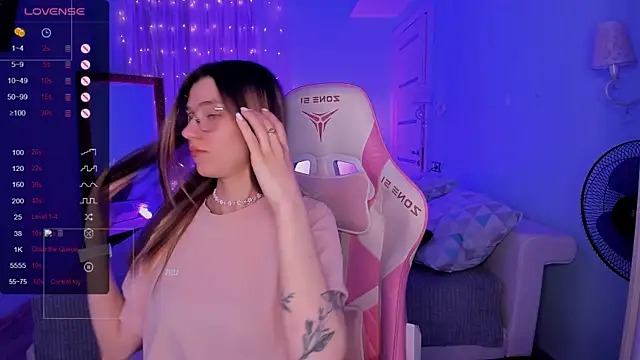 LinaBlossom_'s cam snapshot