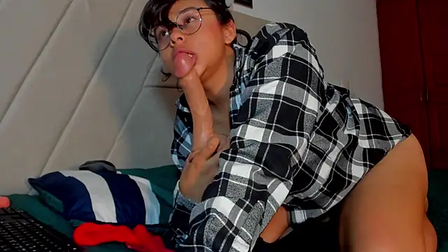 rosse_taylorx1's cam snapshot