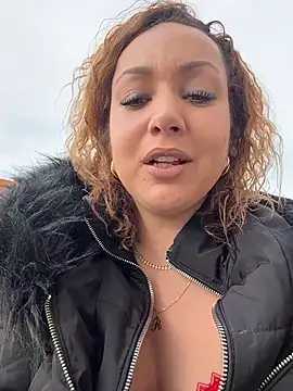 VeuveNoiire's cam snapshot