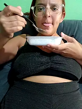 AliceRuivinha2 live sex cam