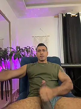 aaroncolombia live sex cam