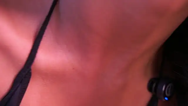 IzzyWild live sex cam