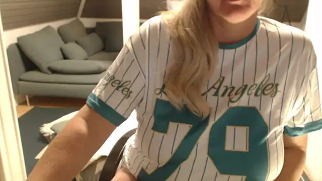 KimMitchelli live sex cam