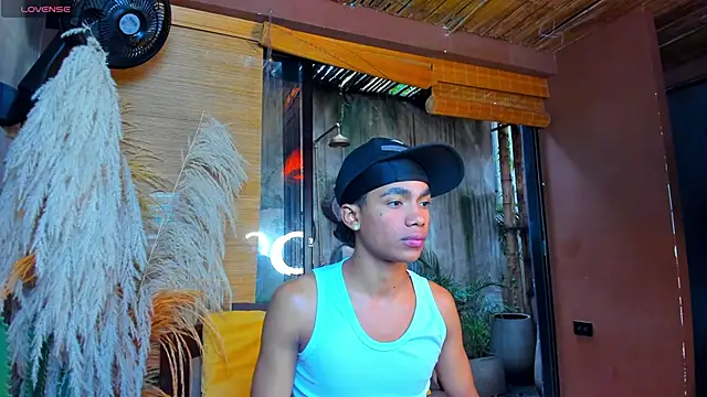 AlanCutee live sex cam