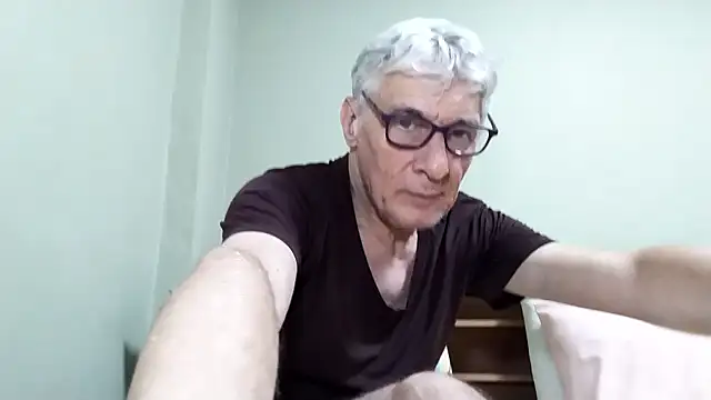 BIGUNCUTHARDCOCK live sex cam