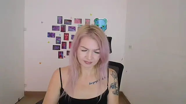 Madonna_Fire's cam snapshot