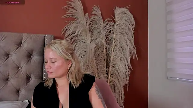 stefanny_ruiz_ live sex cam