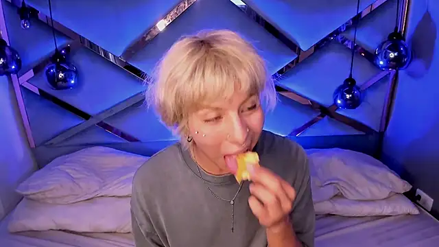 OliIverr22 live sex cam