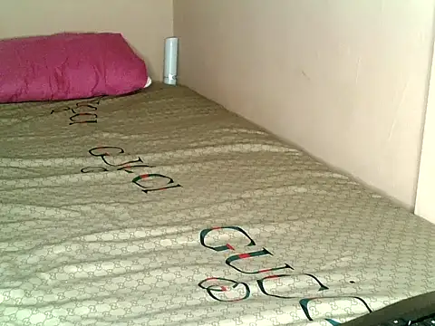 Cutenique's cam snapshot