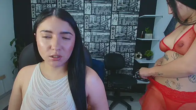 Isa_And_Natasha's cam snapshot