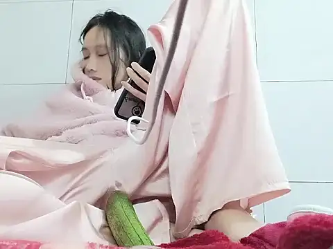 Tuyet696 live sex cam