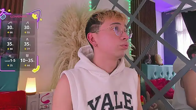 Naughty__Chriss live sex cam