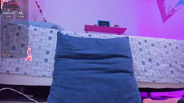 Laaura-Velez's cam snapshot