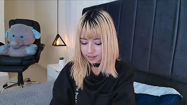 IvyBelle_'s cam snapshot