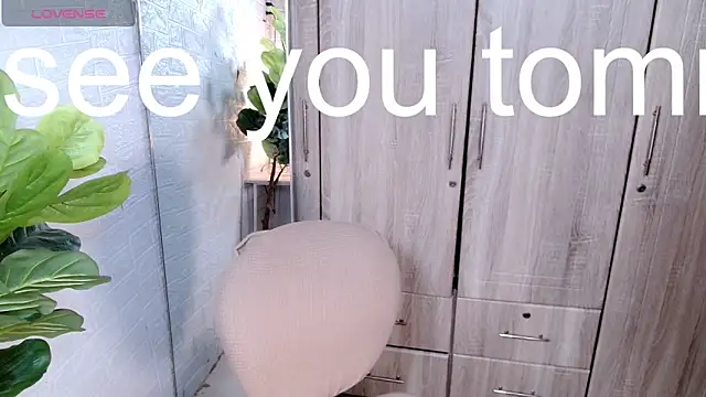 PinooyMilker live sex cam