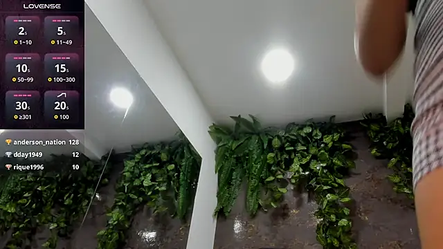 samantha_milfs_'s cam snapshot