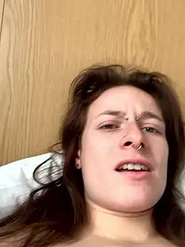 GoldenPussy1329 live sex cam