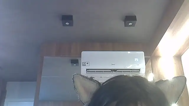 SkinnyKitten live sex cam