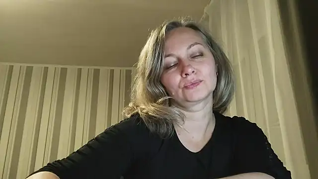 EdithManning's cam snapshot