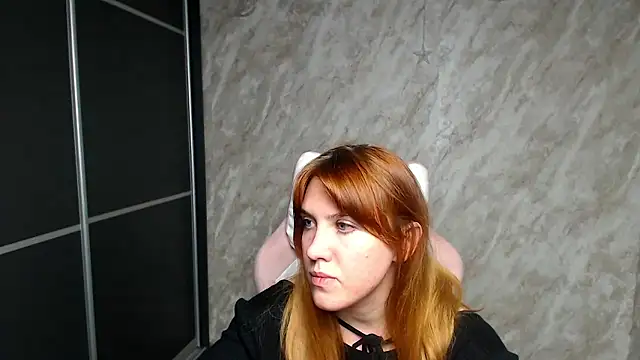 Reginasmilee live sex cam