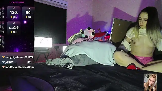 Blondiewithanass live sex cam