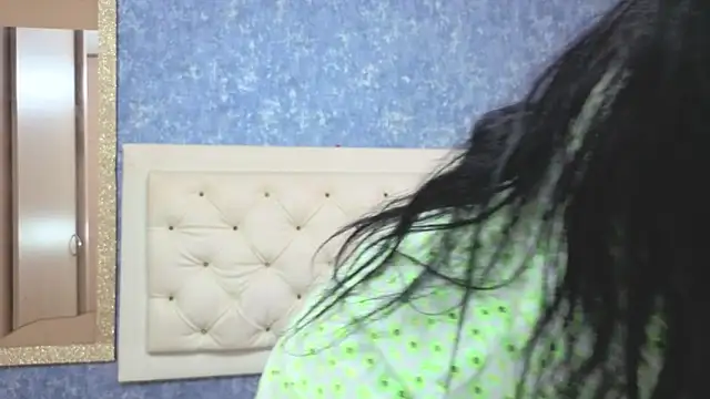 yulissa_girls's cam snapshot