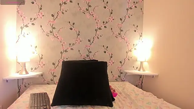 Bellafox_1's cam snapshot