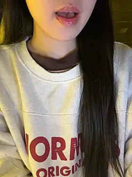 Uyennii02 live sex cam