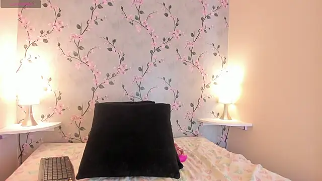 Bellafox_1's cam snapshot