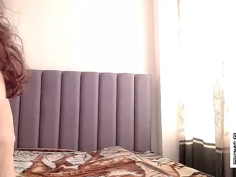 saara_johnson496 live sex cam