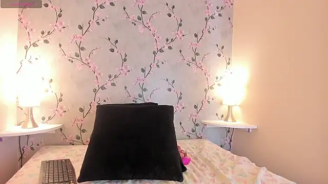 Bellafox_1's cam snapshot