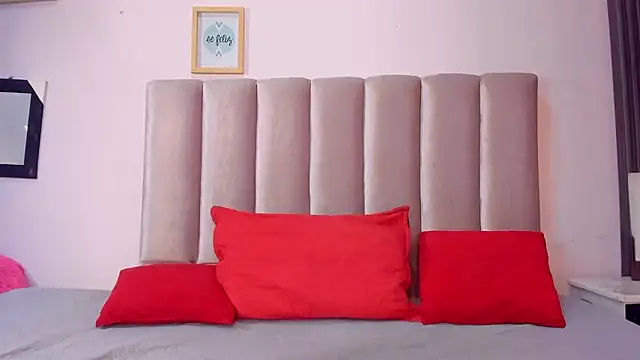 Roger_And_Ramona's cam snapshot