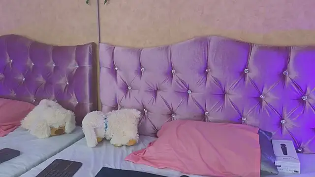 Missy_22_'s cam snapshot