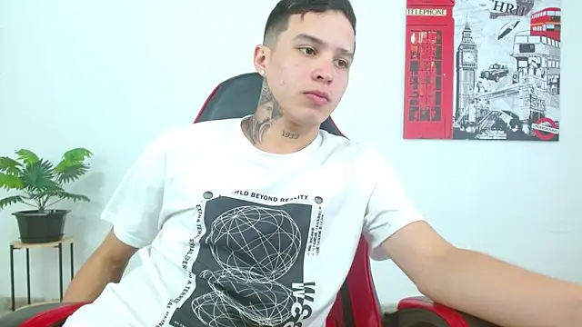 Cumandres18 live sex cam