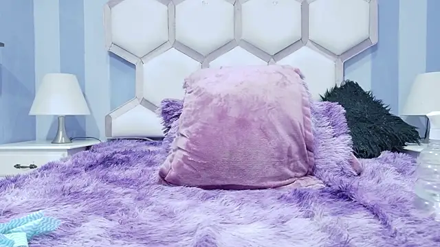 yvi_taylor's cam snapshot