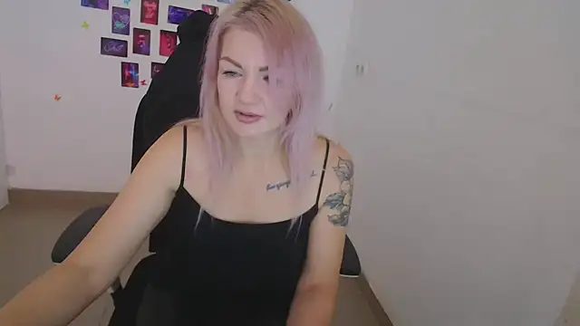 Madonna_Fire's cam snapshot