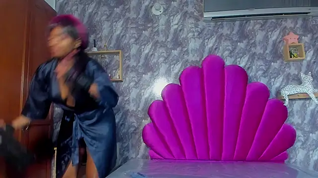 EMMAPARISS's cam snapshot