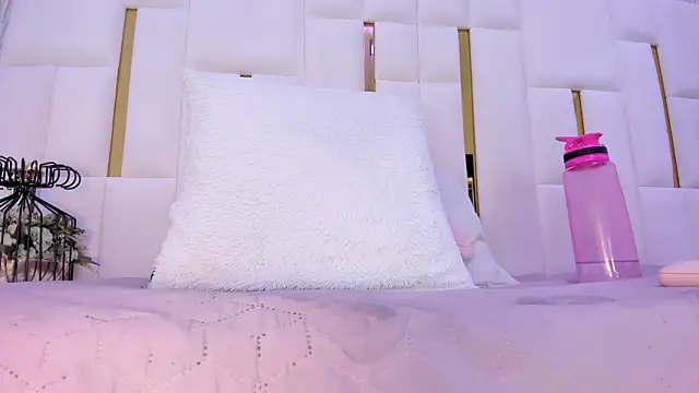 hillary_uckerman_ live sex cam