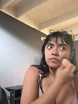 AngieRousse_'s cam snapshot