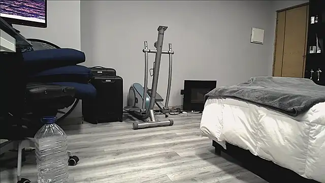 latinoo23bom live sex cam